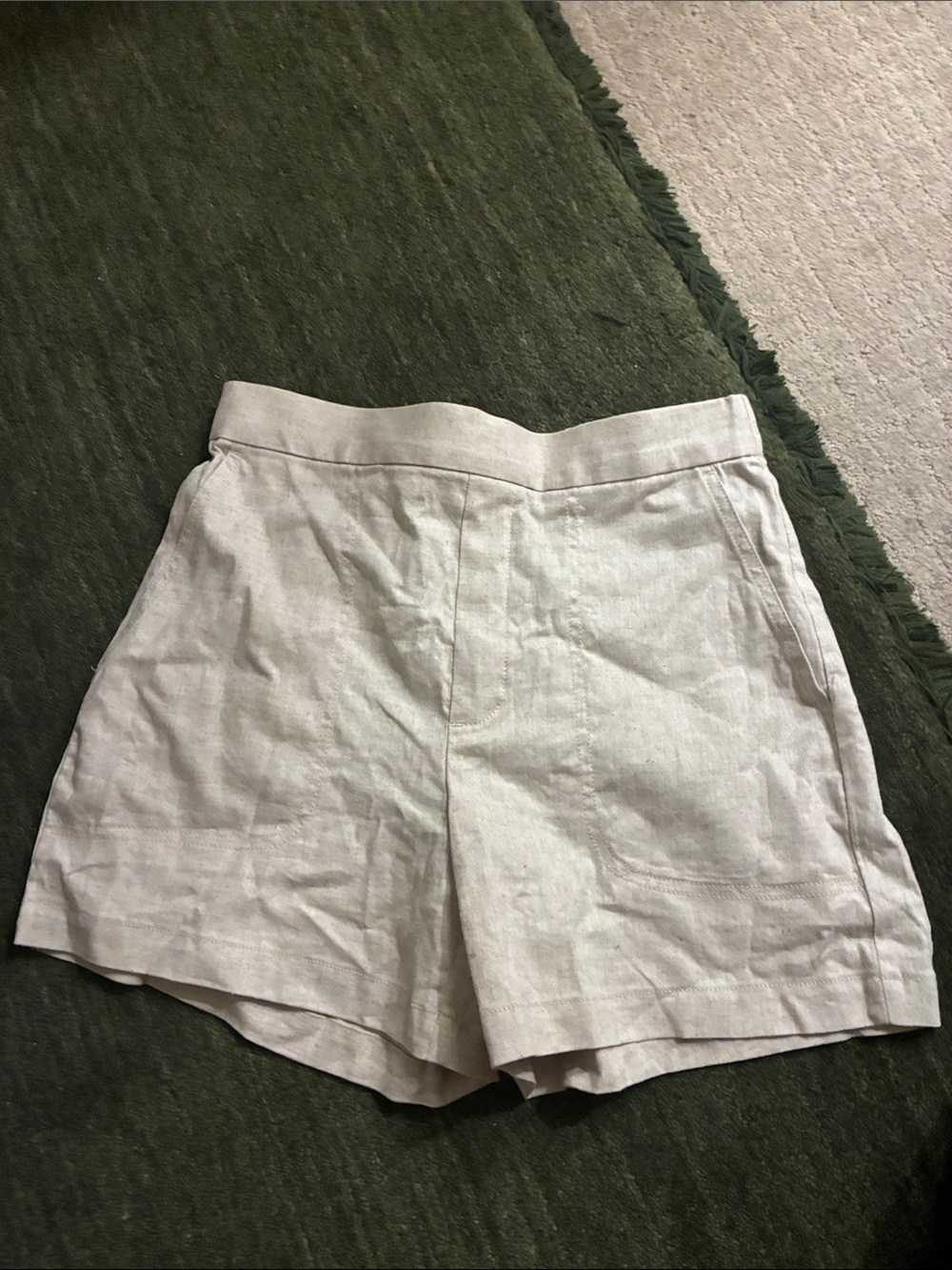 Banana Republic Women’s Cream Linen Blend Shorts